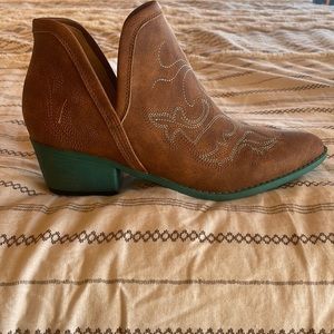Western bootie/ankle boot with turquoise stitching and turquoise some.